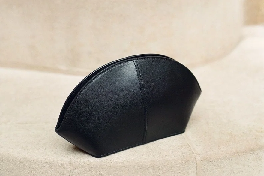 Canvas vs Cotton Cosmetic Pouches — Bulk cosmetic bag production detail
