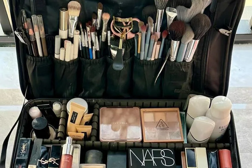 Cosmetic Bags for Beauty Bloggers — Toiletry bag and cosmetic pouch specification