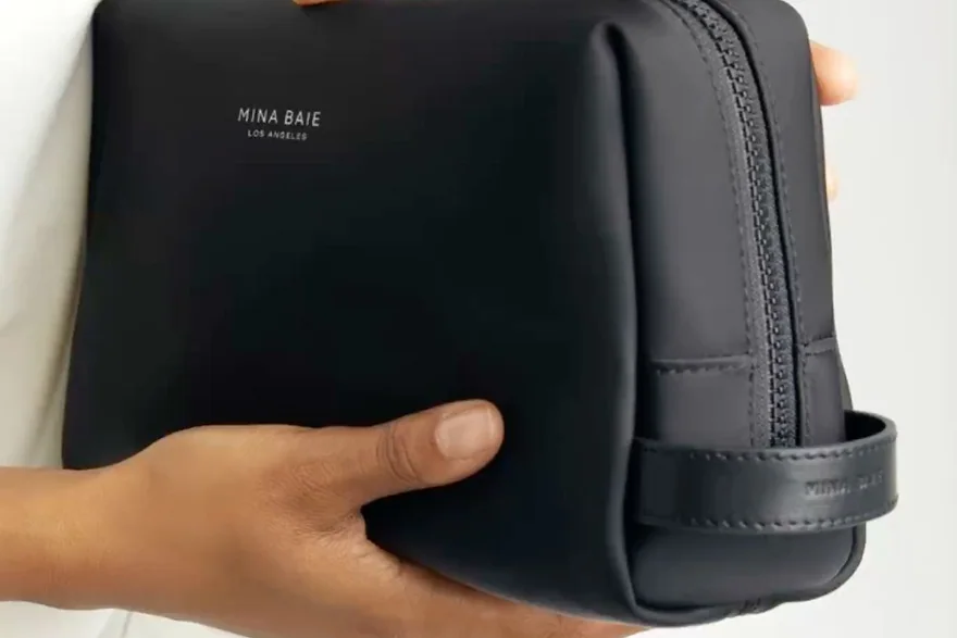 Custom Cosmetic Bag Anatomy — Bulk cosmetic bag production detail