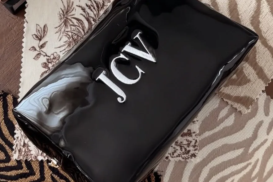 Custom Makeup Bag Lead Times — Beauty bag material and construction detail