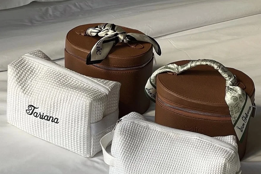 How to Negotiate Cosmetic Bag Prices — Custom logo cosmetic bag sample
