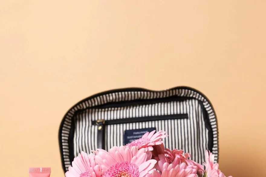 Nylon vs Polyester Cosmetic Bags — Toiletry bag and cosmetic pouch specification