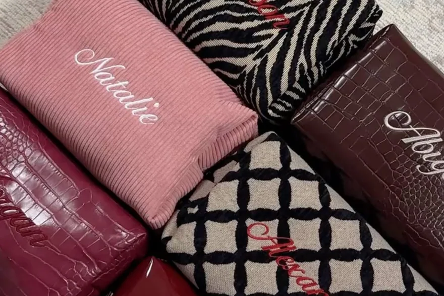 Sea Freight vs Air Freight for Bulk Cosmetic Bags — Bulk cosmetic bag production detail