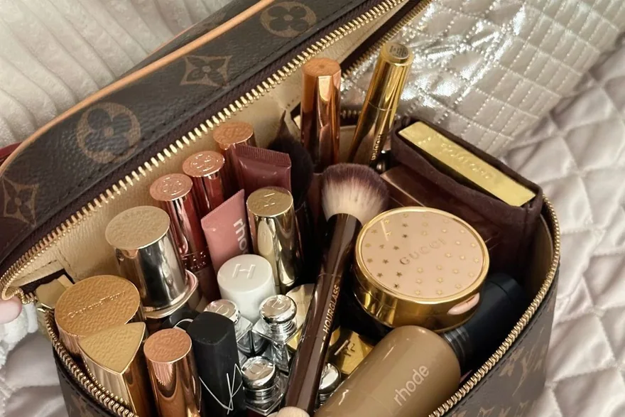 Soft — Custom cosmetic bag and makeup bag programme